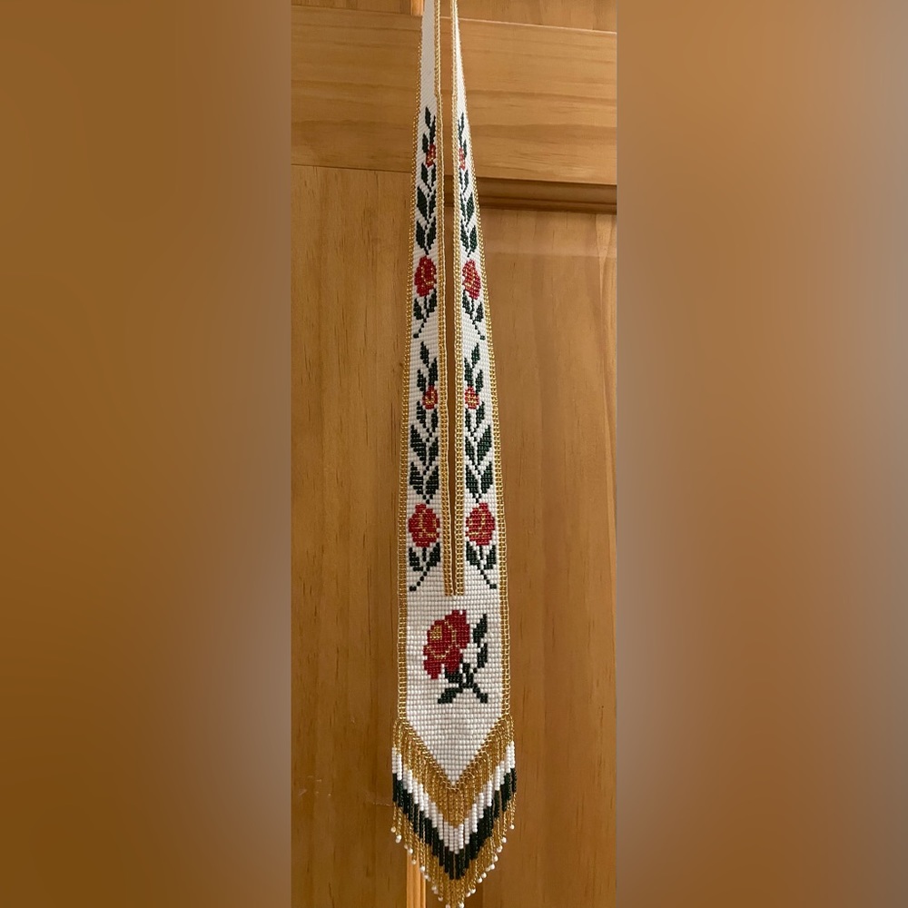 Hand made Indigenous Necklace with Roses - Picture 2 of 4